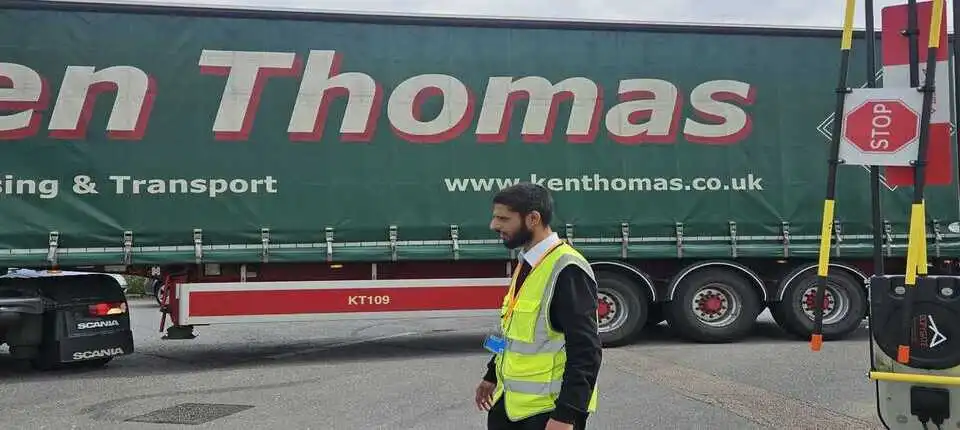 MW Global Security Services officer serving a Leicester business