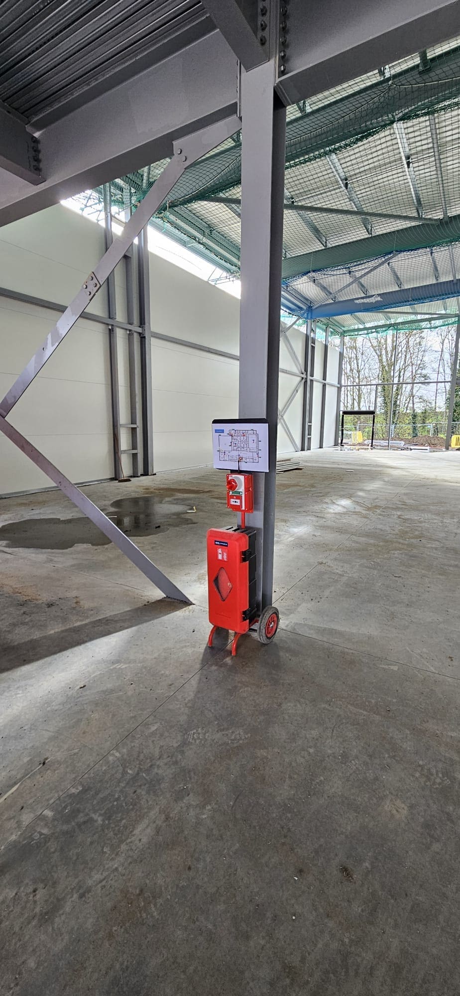 Temporary fire point positioned inside a steel-frame construction building